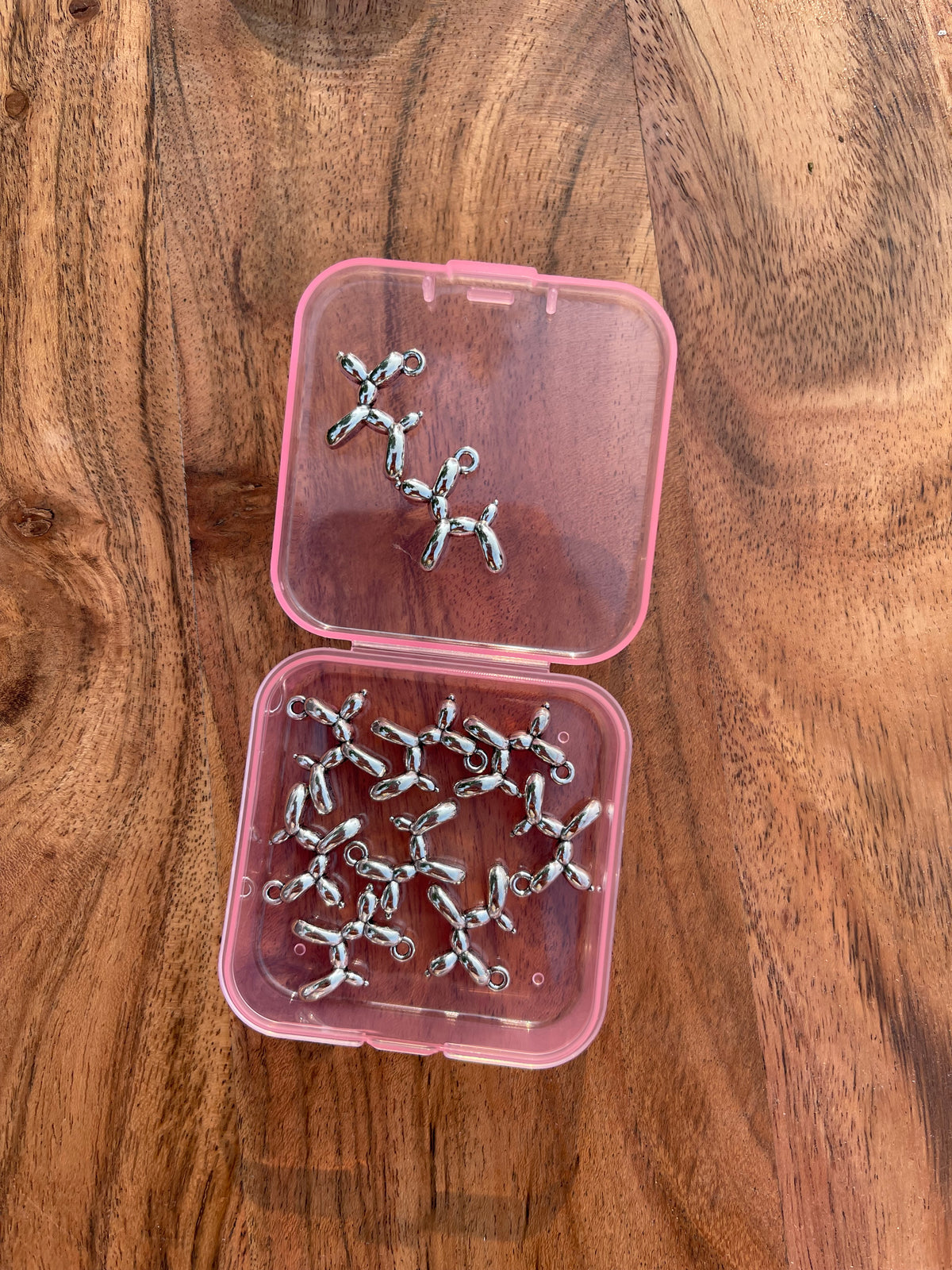 silver balloon dogs